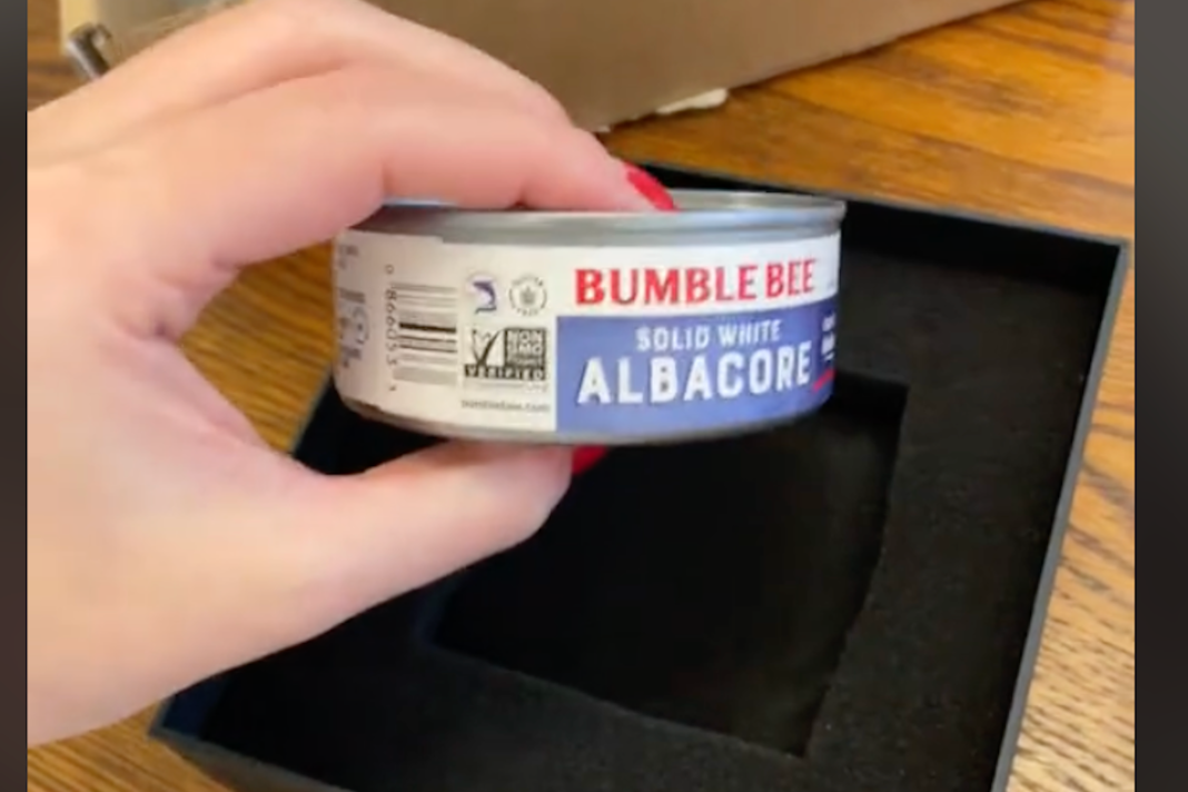 ‘most-expensive-can-of-tuna-ever’:-a-woman-is-going-viral-after-receiving-a-can-of-albacore-instead-of-her-luxury-online-order
