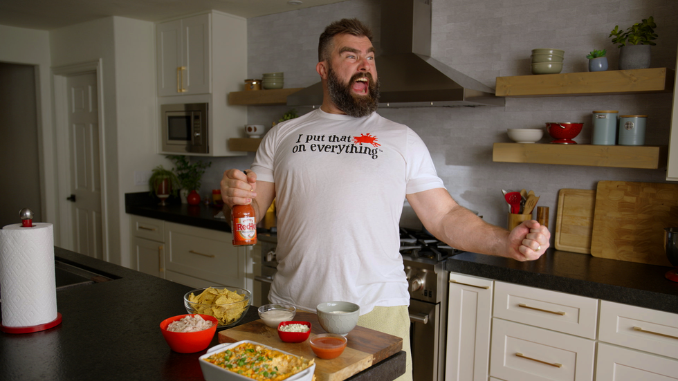 football-fans-are-already-calling-jason-kelce’s-super-bowl-commercial-the-“best-ad-ever”