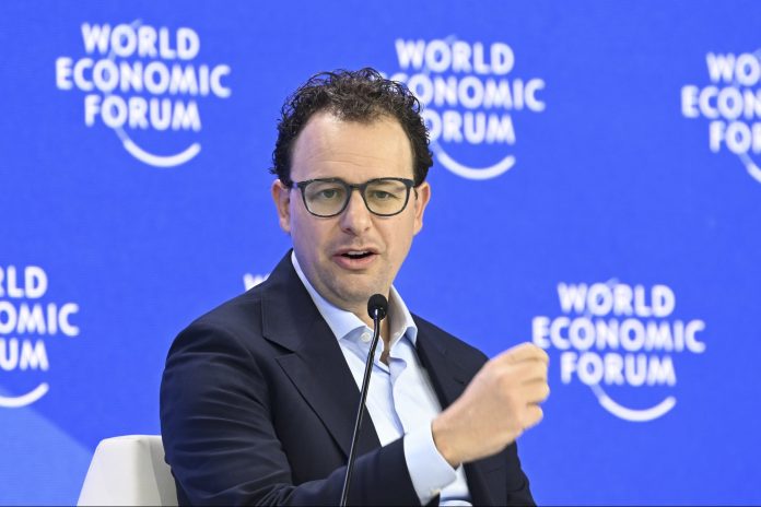 ‘we-don’t-negotiate’:-why-anthropic-ceo-is-refusing-to-match-meta’s-massive-9-figure-pay-offers