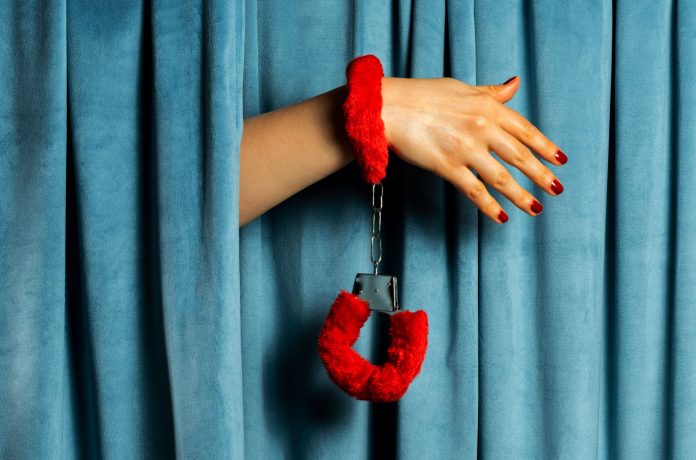 what-is-bdsm?-here’s-your-everything-to-know-guide-for-beginners what-is-bdsm?-here’s-your-everything-to-know-guide-for-beginners